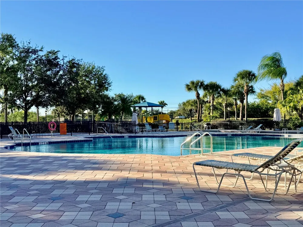 819 FAIRWAYCOVE LANE #102 Bradenton, FL 34212