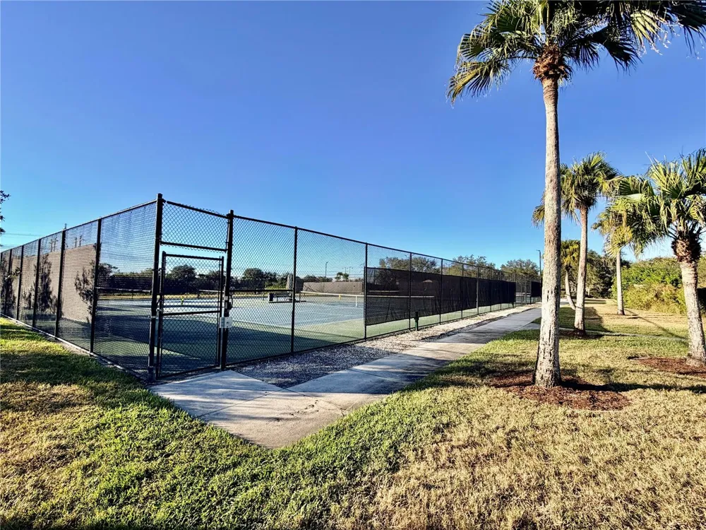 819 FAIRWAYCOVE LANE #102 Bradenton, FL 34212