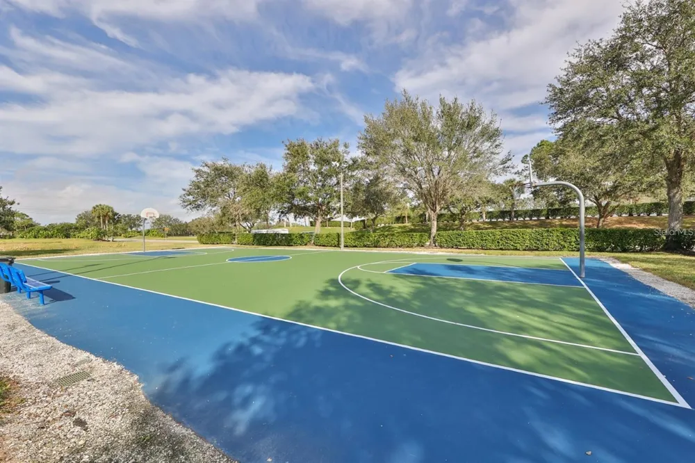 819 FAIRWAYCOVE LANE #102 Bradenton, FL 34212