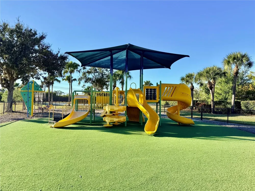 819 FAIRWAYCOVE LANE #102 Bradenton, FL 34212
