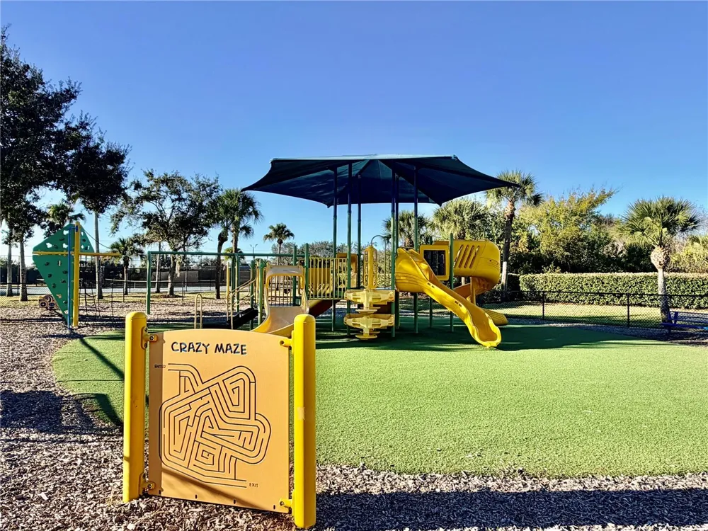 819 FAIRWAYCOVE LANE #102 Bradenton, FL 34212