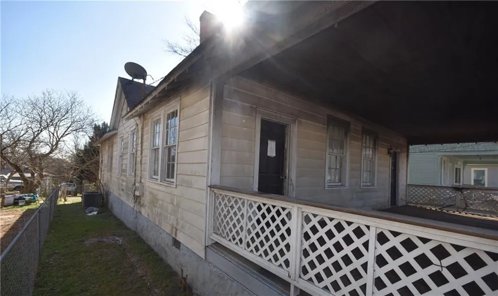 68 Poplar Street Porterdale, GA 30014