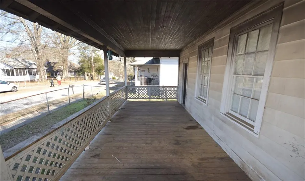 68 Poplar Street Porterdale, GA 30014