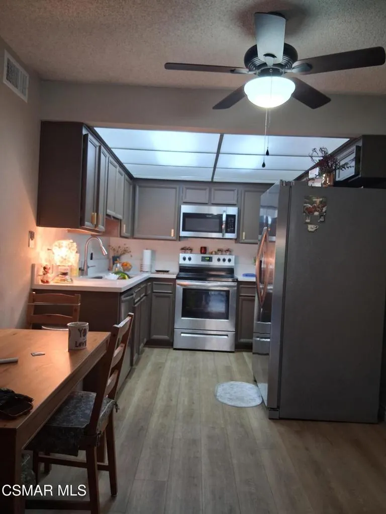 1246 Patricia Avenue #28 Simi Valley, CA 93065
