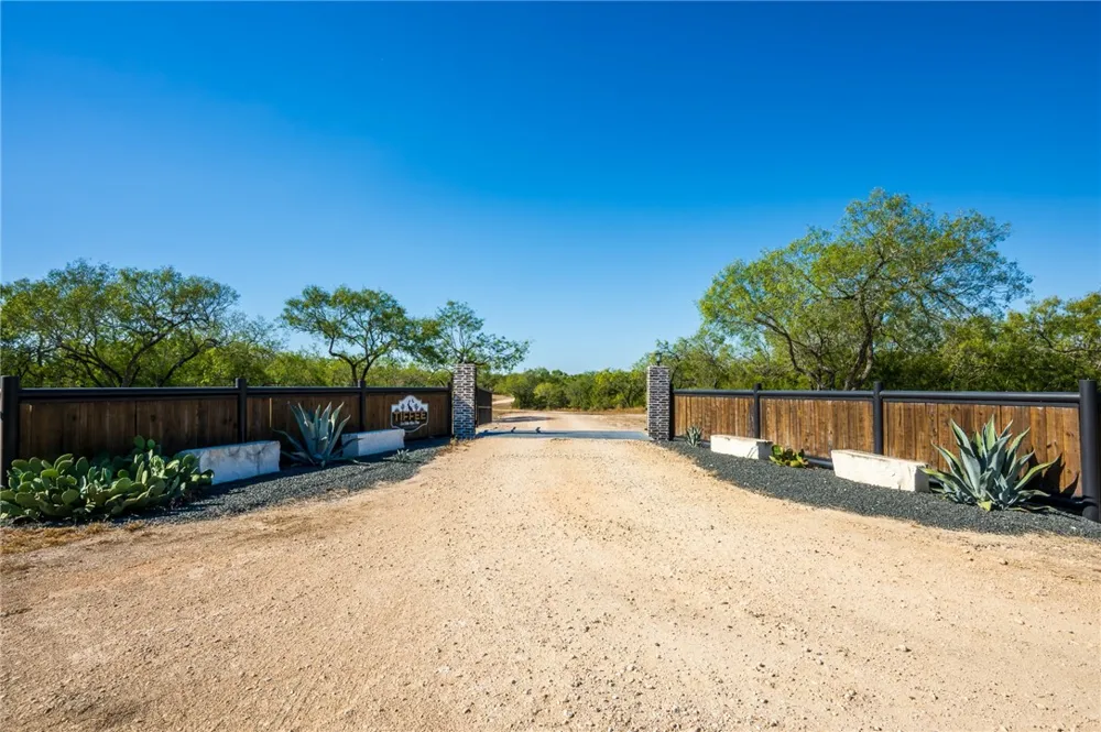5133 County Road 95 Robstown, TX 78380