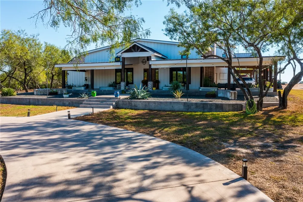 5133 County Road 95 Robstown, TX 78380