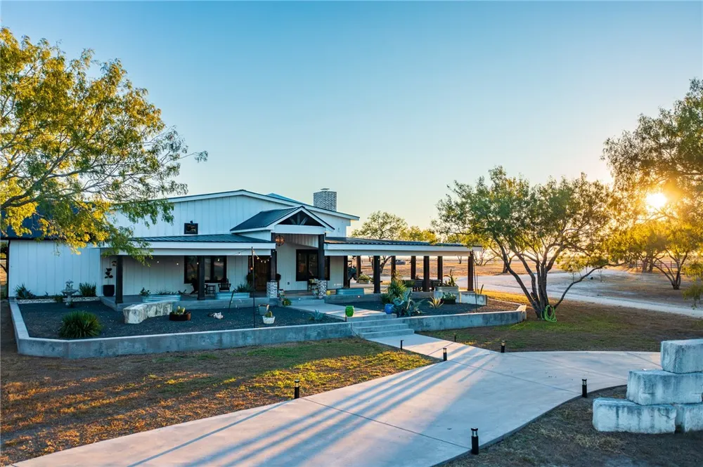 5133 County Road 95 Robstown, TX 78380