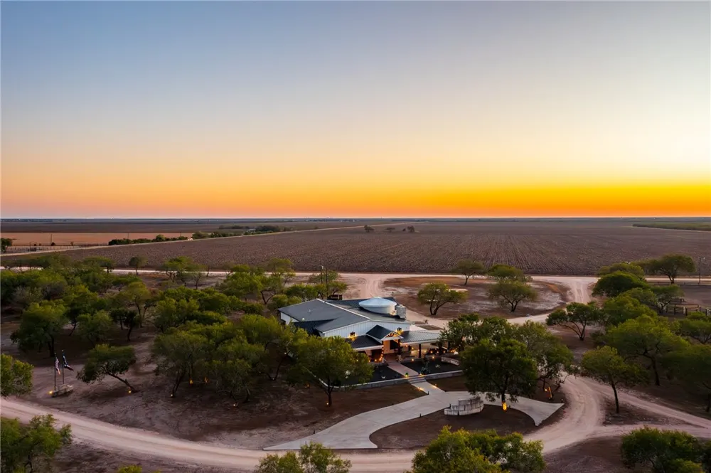 5133 County Road 95 Robstown, TX 78380