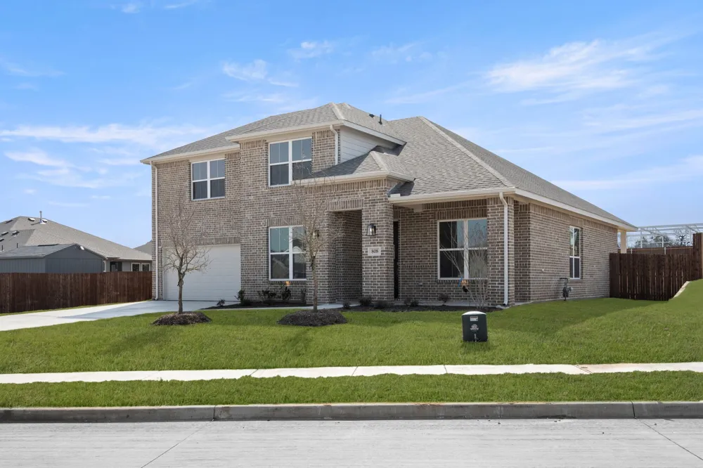 808 Stone Eagle Drive Azle, TX 76020