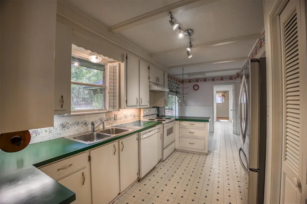 408 Robinhood Circle Crockett, TX 75835