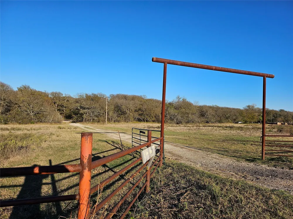 1447 Red Gate Road Mart, TX 76664