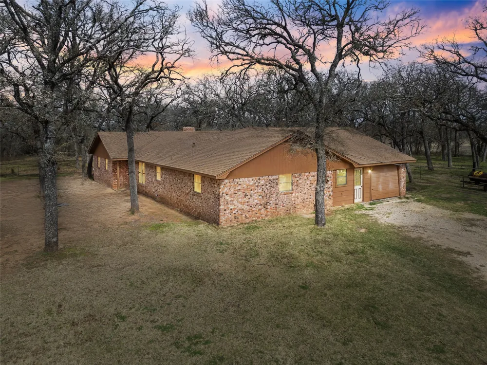 1447 Red Gate Road Mart, TX 76664