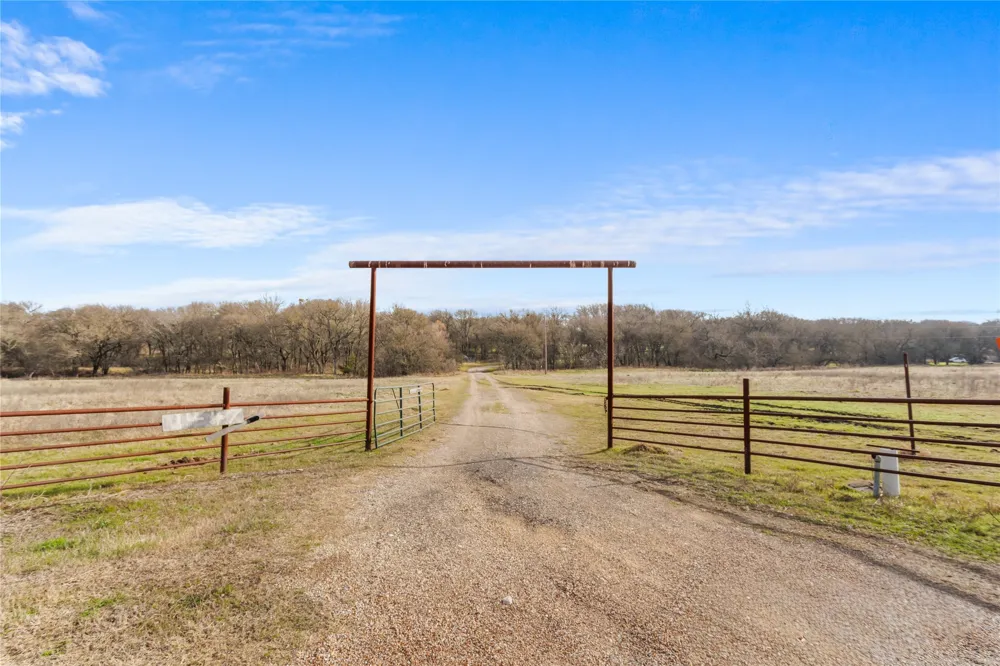 1447 Red Gate Road Mart, TX 76664