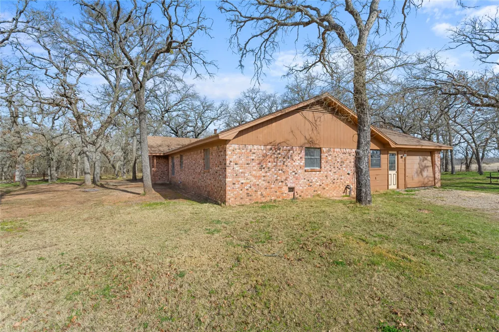 1447 Red Gate Road Mart, TX 76664