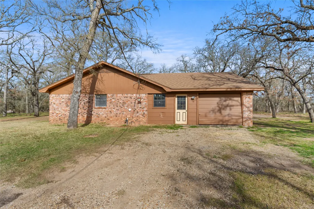 1447 Red Gate Road Mart, TX 76664