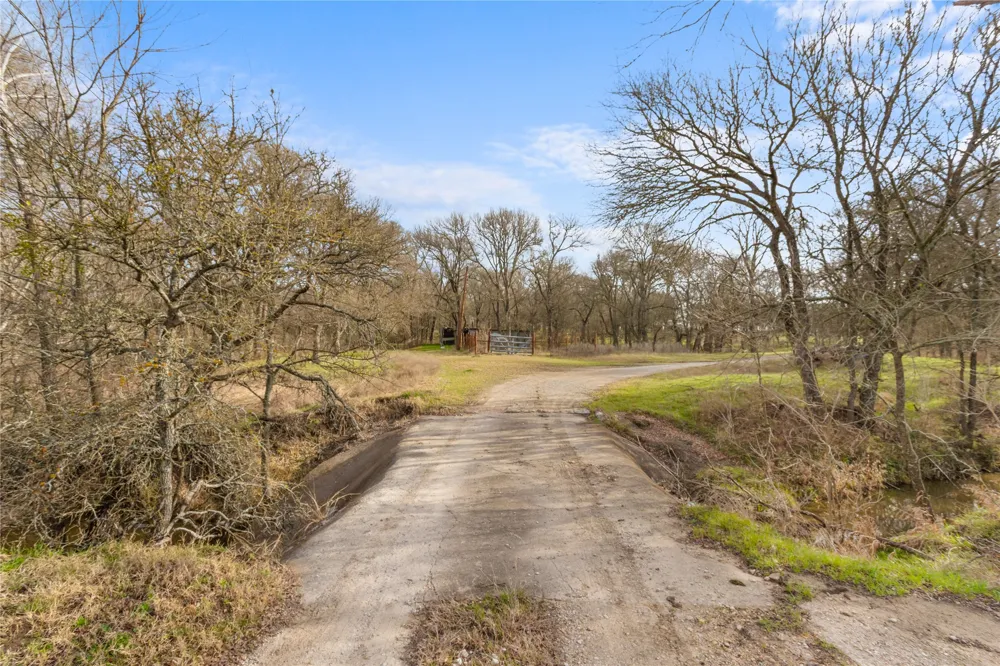 1447 Red Gate Road Mart, TX 76664