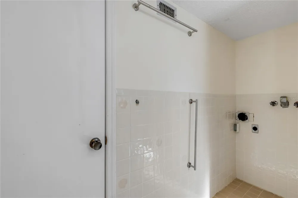 824 EEL AVENUE New Smyrna Beach, FL 32169