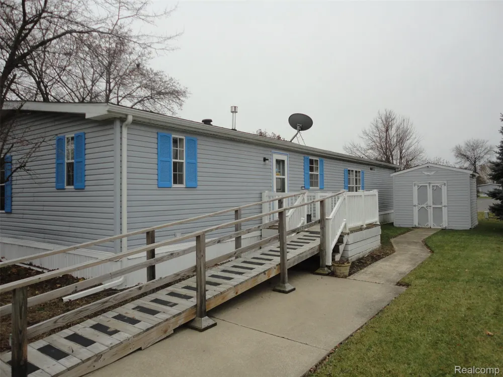 231 Briarwood Monroe City, MI 48161