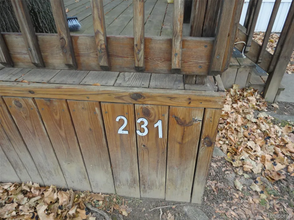 231 Briarwood Monroe City, MI 48161