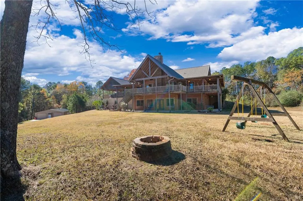 1466 County Rd 59 Roanoke, AL 36274