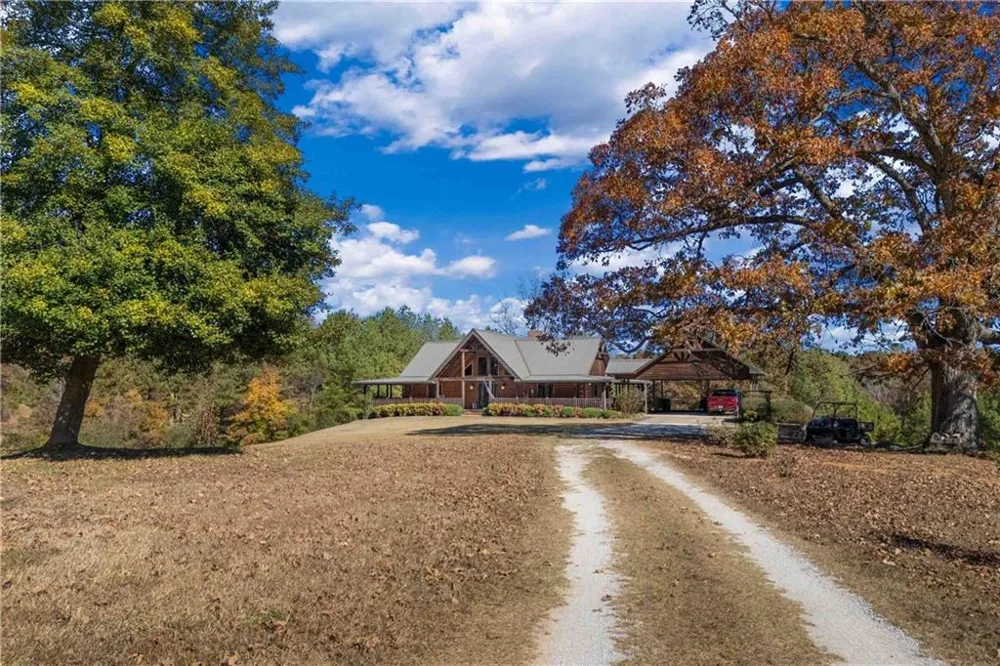 1466 County Rd 59 Roanoke, AL 36274