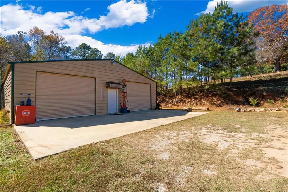 1466 County Rd 59 Roanoke, AL 36274