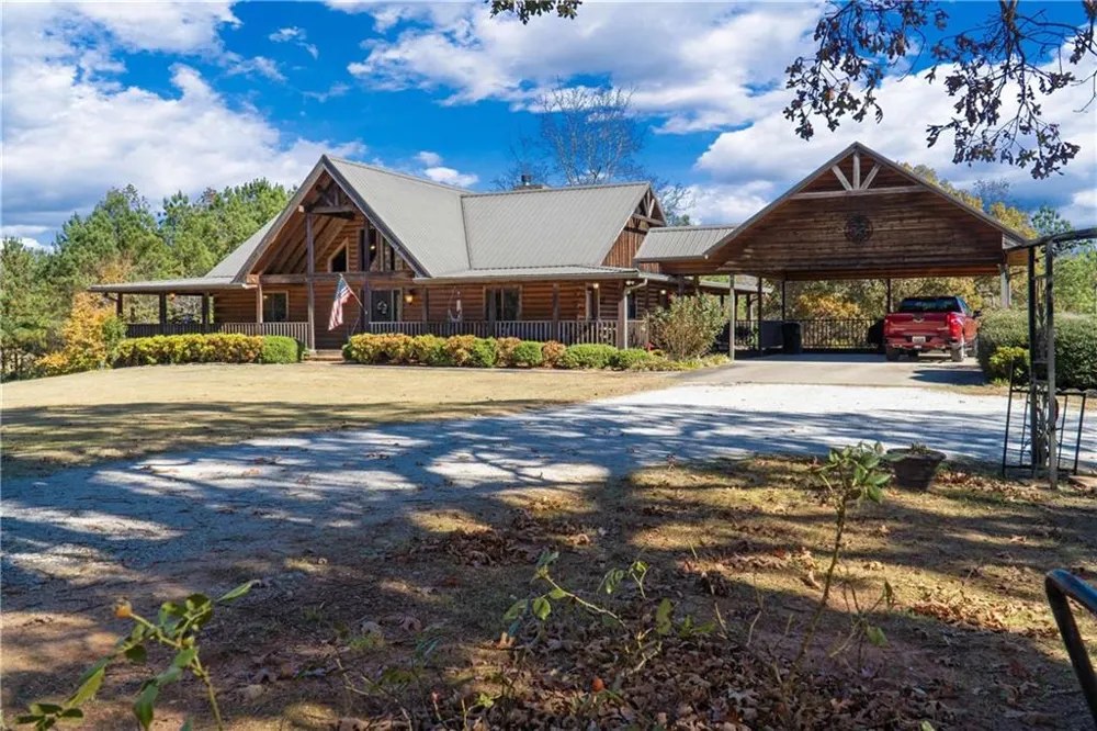 1466 County Rd 59 Roanoke, AL 36274
