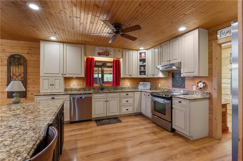 1466 County Rd 59 Roanoke, AL 36274