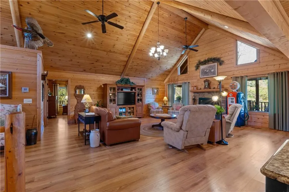 1466 County Rd 59 Roanoke, AL 36274