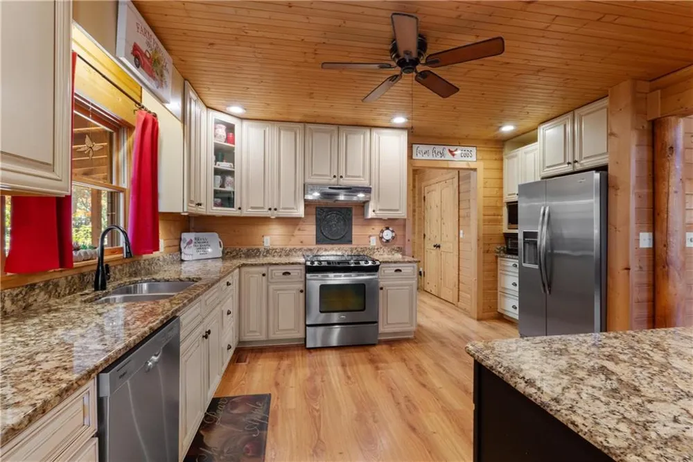 1466 County Rd 59 Roanoke, AL 36274