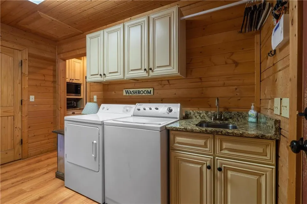 1466 County Rd 59 Roanoke, AL 36274