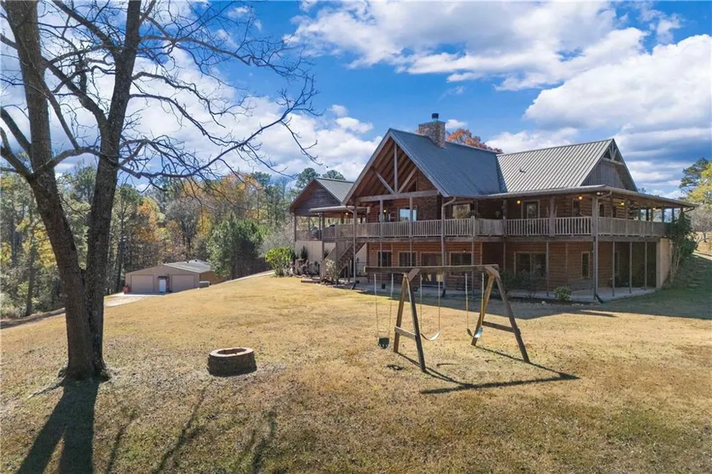 1466 County Rd 59 Roanoke, AL 36274