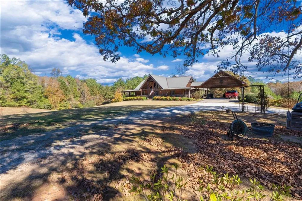 1466 County Rd 59 Roanoke, AL 36274