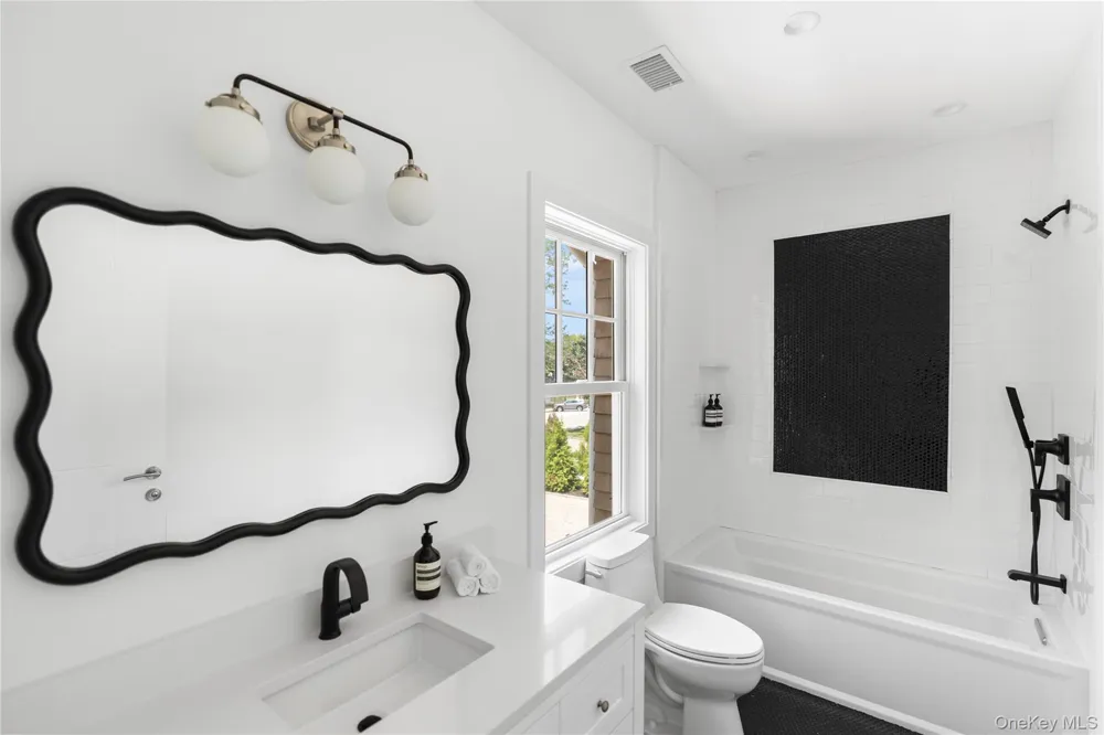 100 Narrow Lane Southampton, NY 11968
