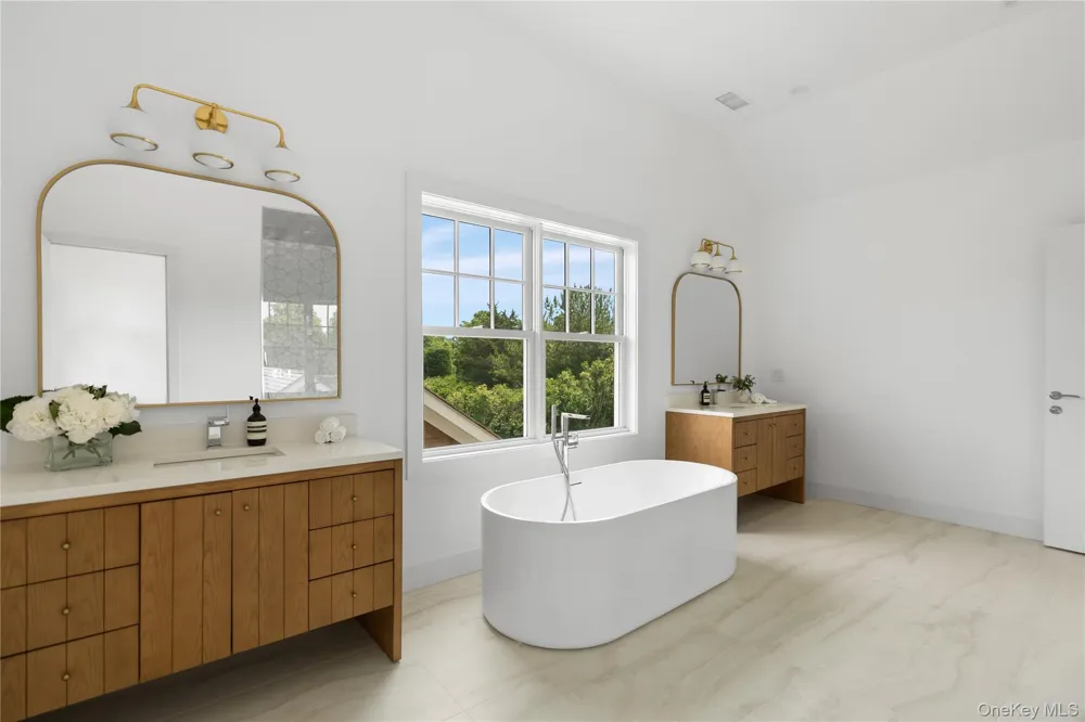 100 Narrow Lane Southampton, NY 11968