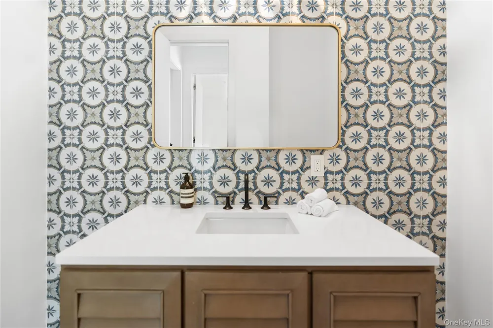 100 Narrow Lane Southampton, NY 11968
