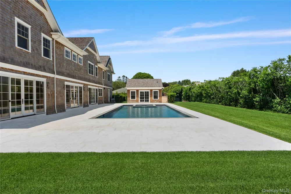 100 Narrow Lane Southampton, NY 11968
