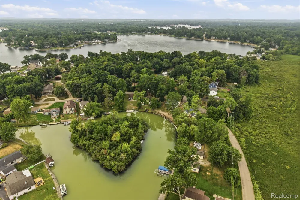 4370 Leroy Street White Lake Charter Township, MI 48383