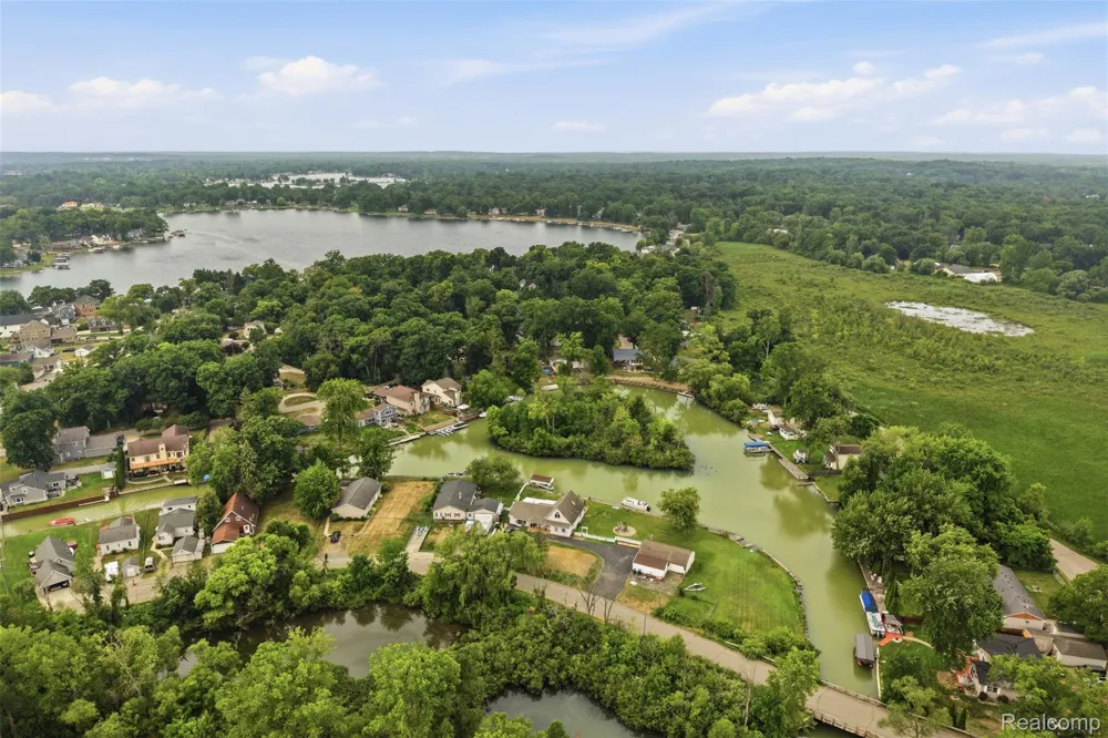 4370 Leroy Street White Lake Charter Township, MI 48383