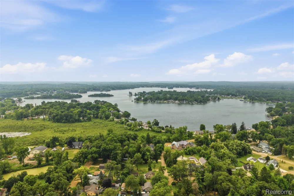 4370 Leroy Street White Lake Charter Township, MI 48383