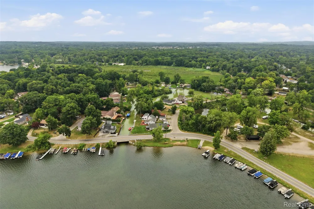 4370 Leroy Street White Lake Charter Township, MI 48383