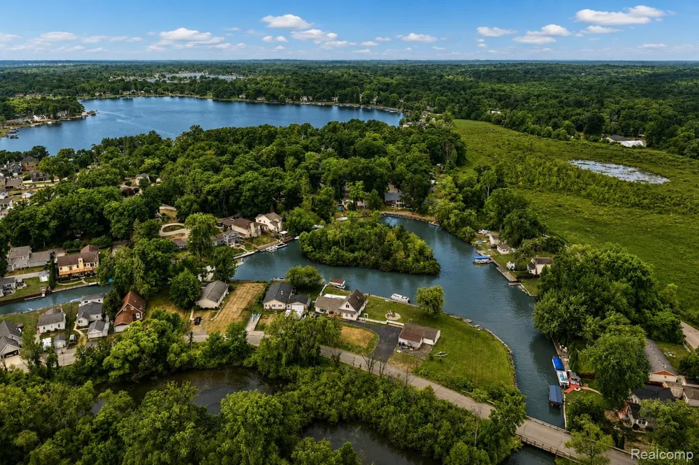 4370 Leroy Street White Lake Charter Township, MI 48383