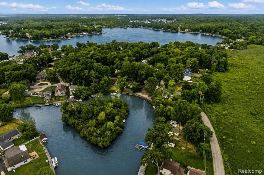 4370 Leroy Street White Lake Charter Township, MI 48383