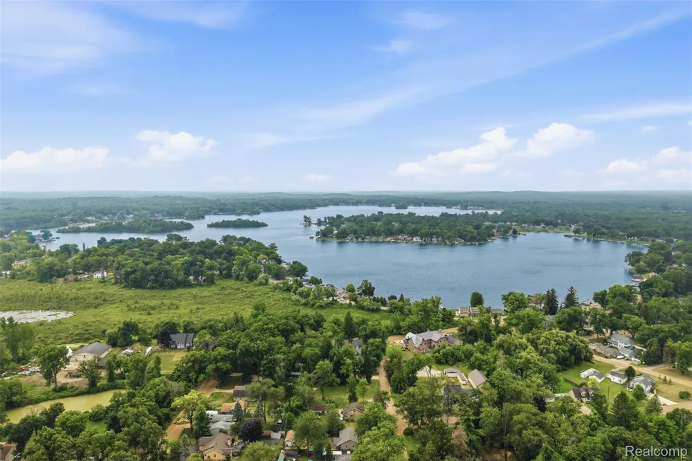 4370 Leroy Street White Lake Charter Township, MI 48383