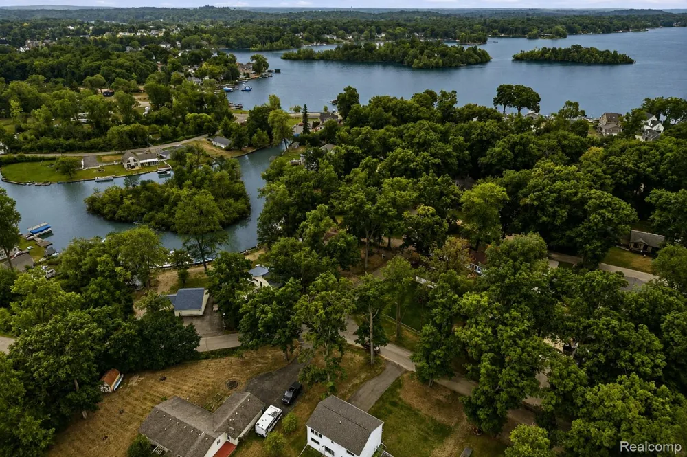 4370 Leroy Street White Lake Charter Township, MI 48383