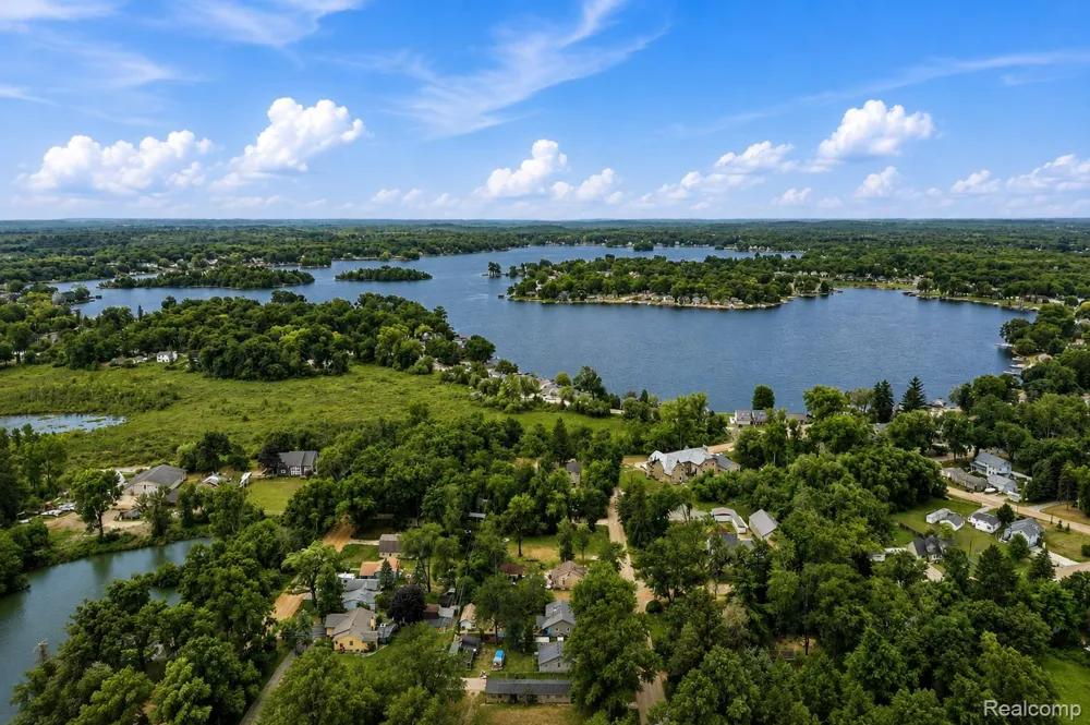 4370 Leroy Street White Lake Charter Township, MI 48383