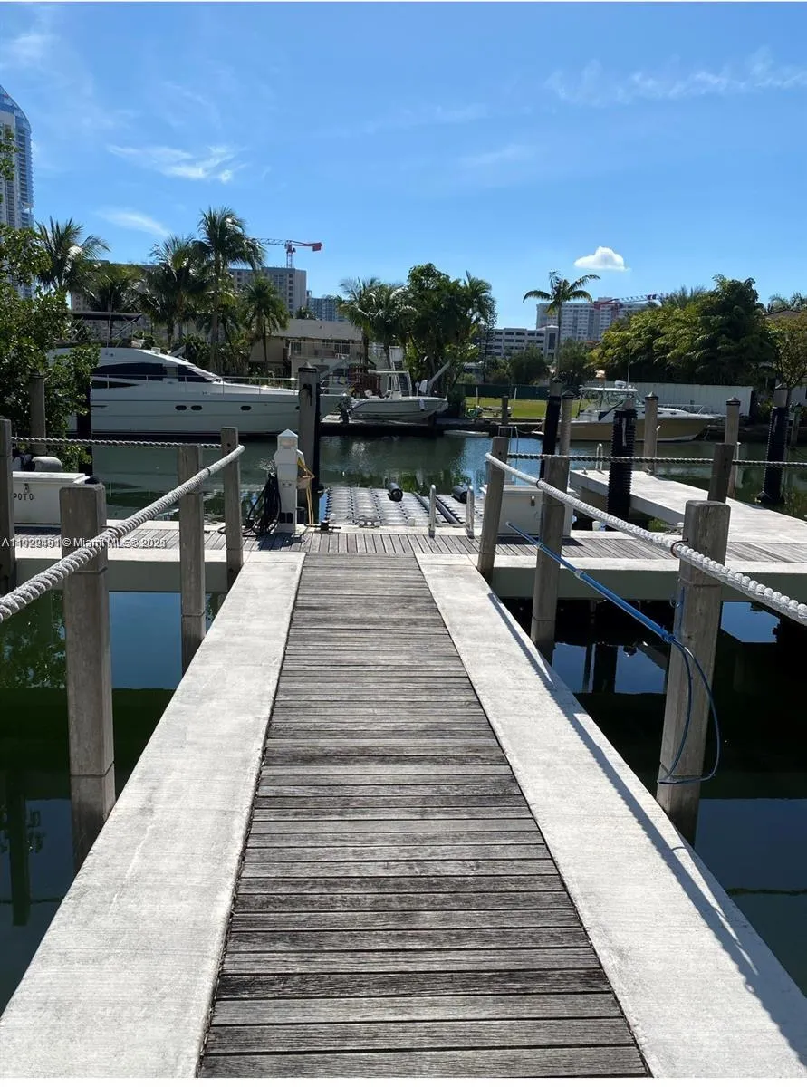 16400 Collins Ave Sunny Isles Beach, FL 33160
