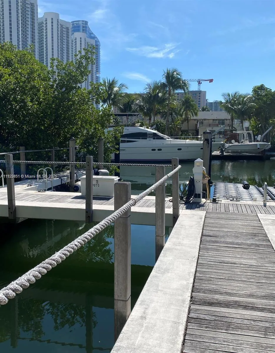16400 Collins Ave Sunny Isles Beach, FL 33160