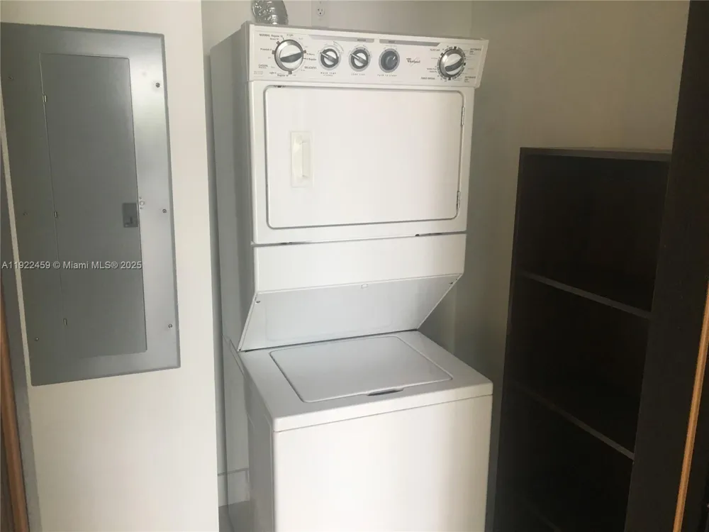 6000 Collins Ave #521 Miami Beach, FL 33140