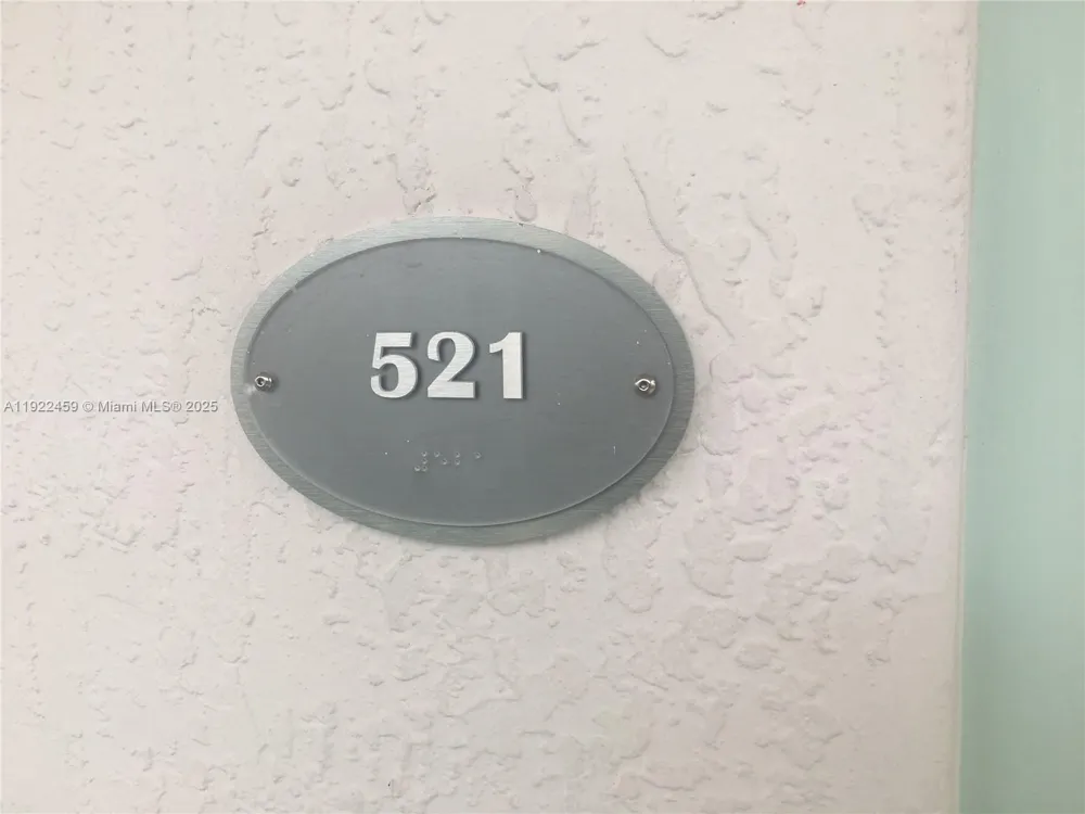 6000 Collins Ave #521 Miami Beach, FL 33140